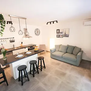 Old Road Apartment